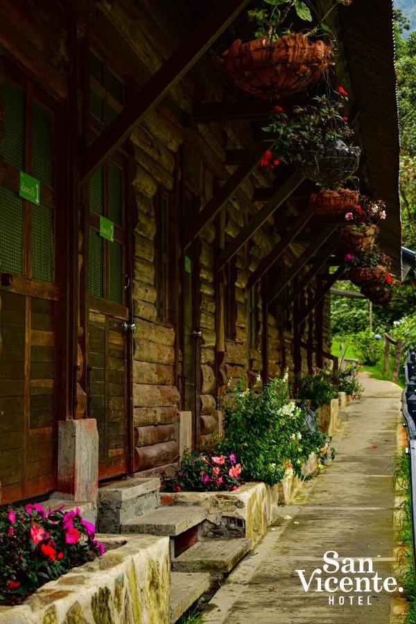 Hotel Termales San Vicente ซานตาโรซา เดกาบัล ภายนอก รูปภาพ